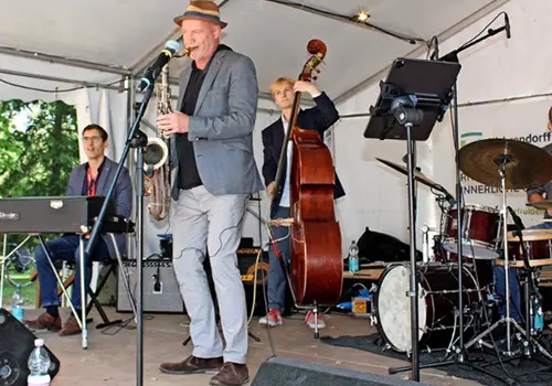 Die musikalische Veranstaltungsreihe findet an jedem Sonntag im September in unserem Park in Ilten statt.